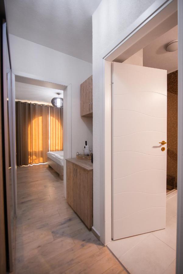 Boutique 23 Hotel Douăzeci şi Trei August Exterior foto