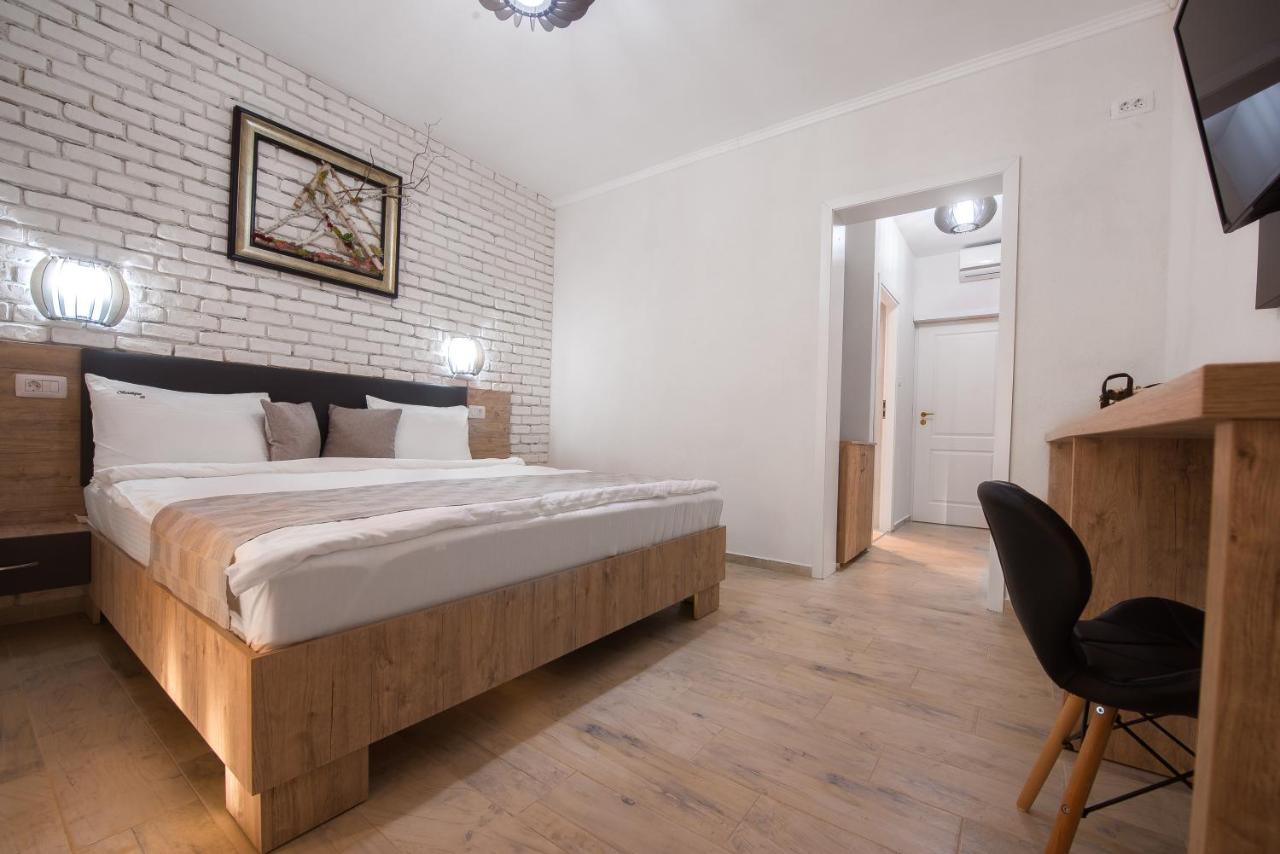 Boutique 23 Hotel Douăzeci şi Trei August Exterior foto