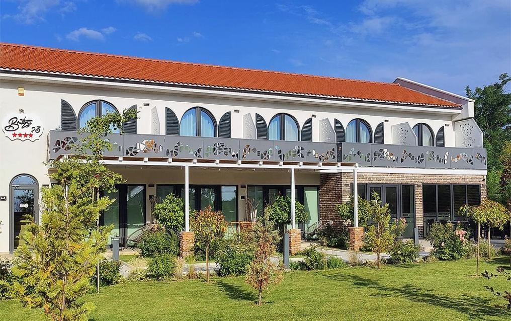 Boutique 23 Hotel Douăzeci şi Trei August Exterior foto