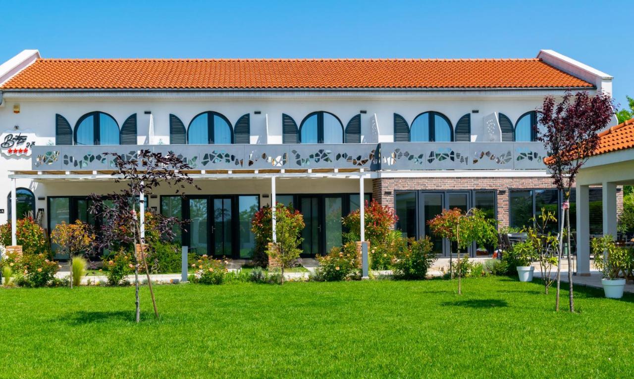 Boutique 23 Hotel Douăzeci şi Trei August Exterior foto