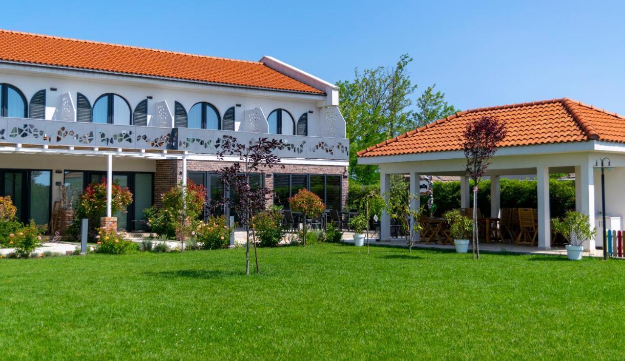 Boutique 23 Hotel Douăzeci şi Trei August Exterior foto