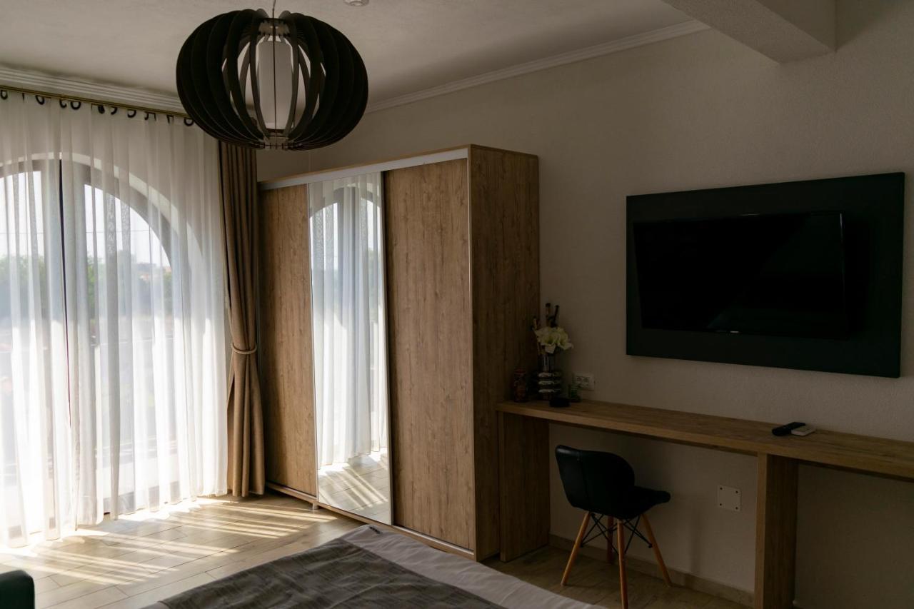 Boutique 23 Hotel Douăzeci şi Trei August Exterior foto