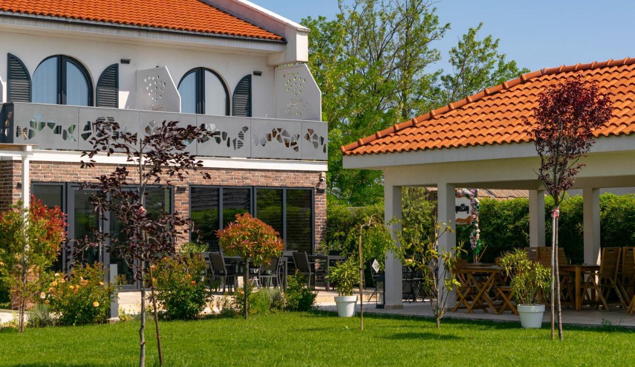 Boutique 23 Hotel Douăzeci şi Trei August Exterior foto